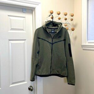 Nike Tech Fleece Long Sleeve Zip Up Jacket Green